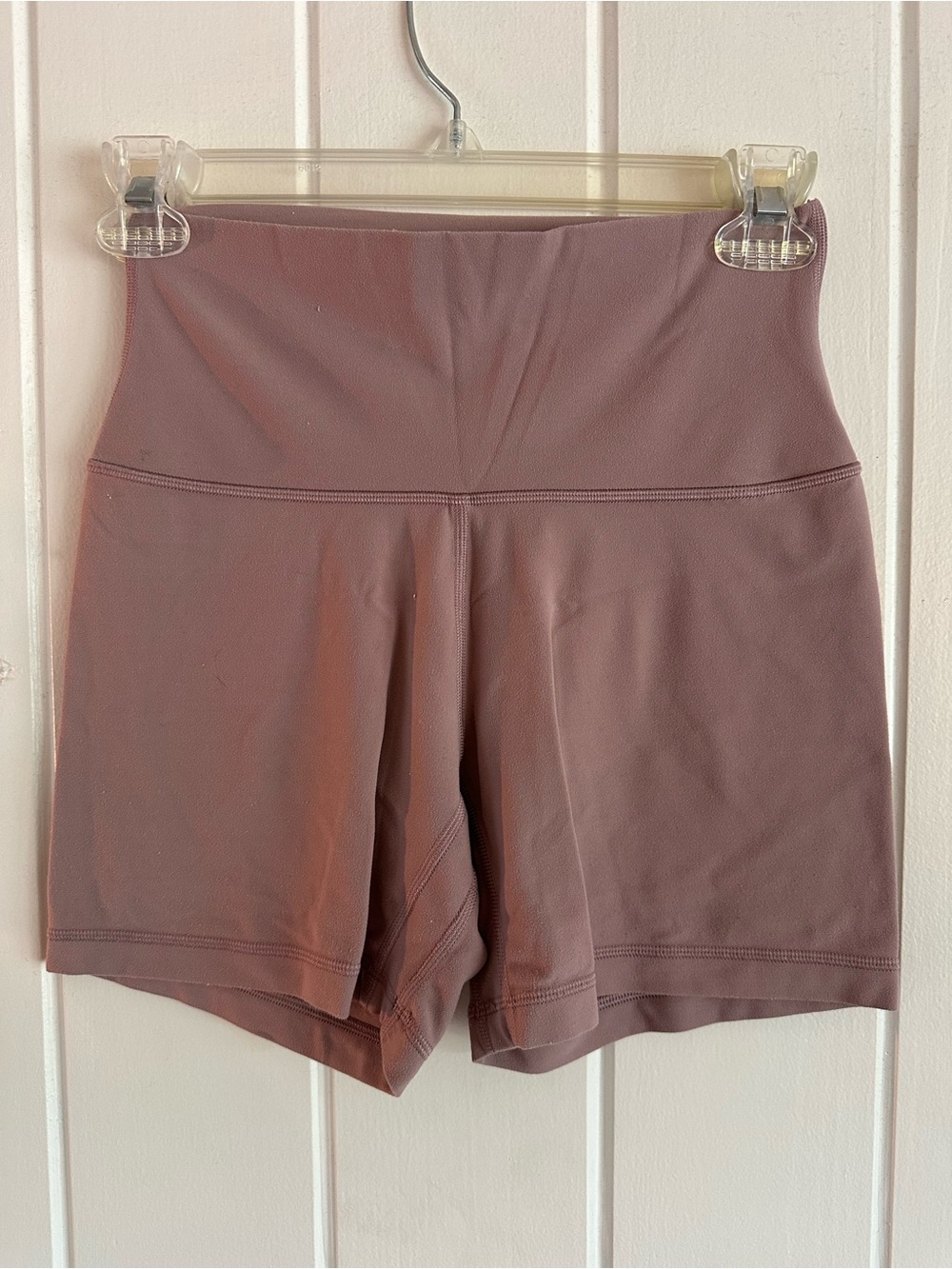 Aritzia Golden BUTTER NEW CHEEKY HI-RISE 5" SHORT. Color: Claremont